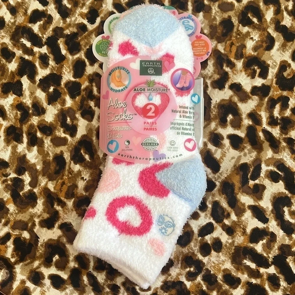 Brand New Earth Therapeutics 2 Pairs of Aloe Socks Moisturizing Pink Hearts